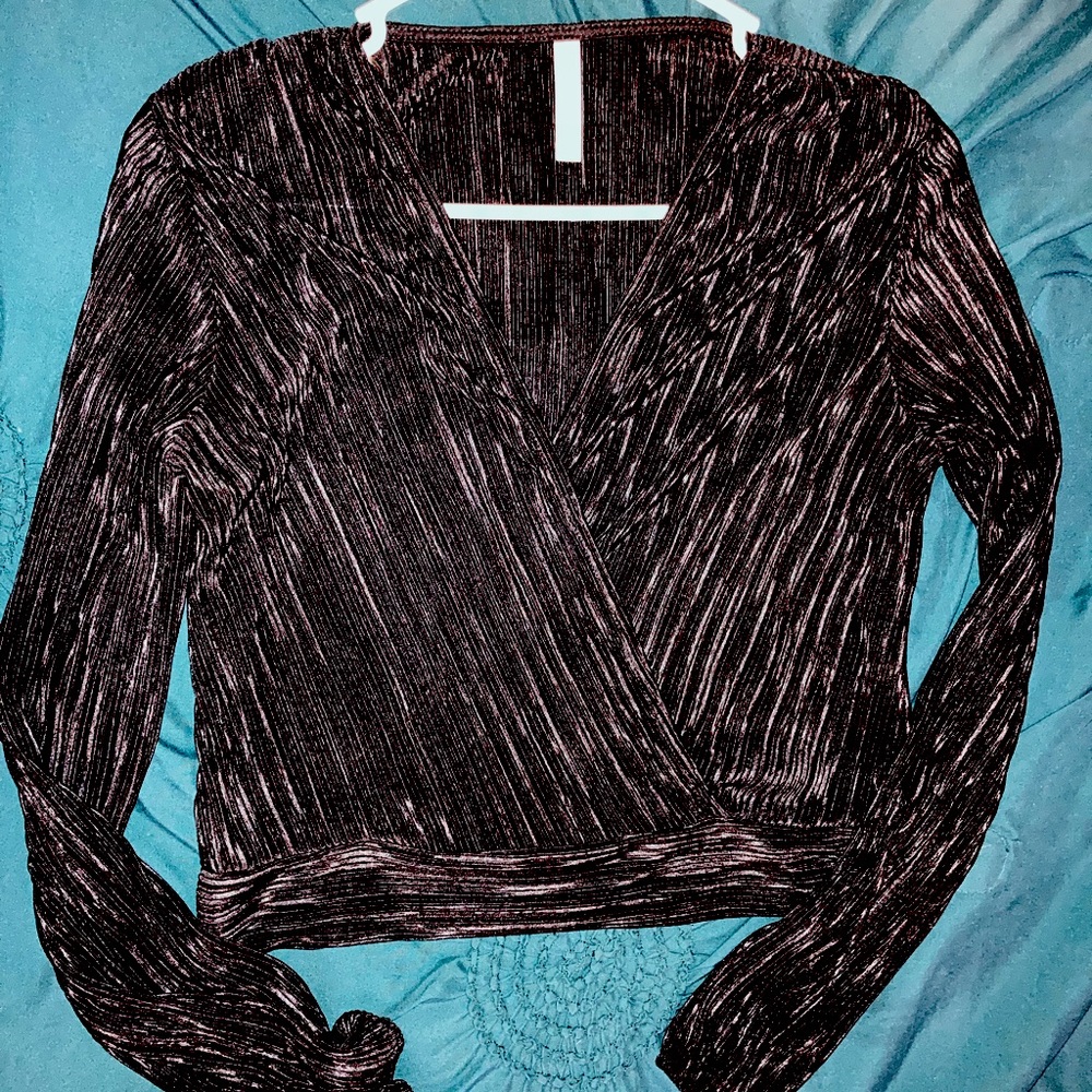 Black ribbed plunge top with slight shimmer